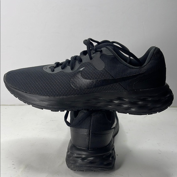 Nike Women's Black Sneakers - Picture 5 of 6